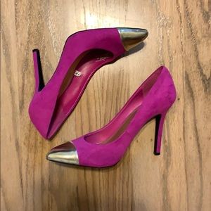 Mossimo gold tipped heels 8
